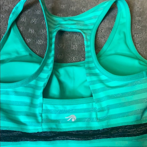 Workout top - Picture 3 of 3